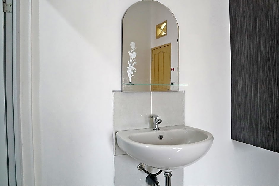 OYO 1185 Sachila Residence Syariah