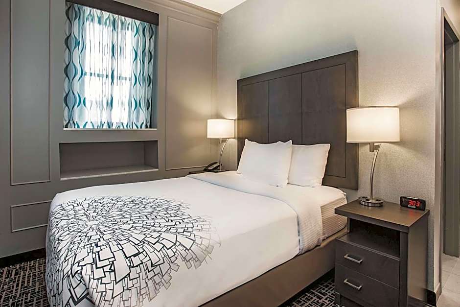 La Quinta Inn & Suites by Wyndham Baltimore Downtown