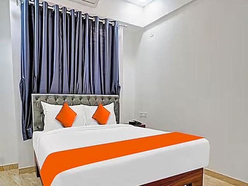 FabHotel Red Velvet Inn & Suites