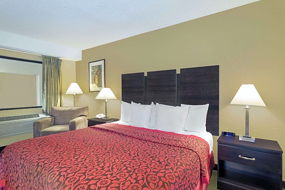 Days Inn & Suites by Wyndham Columbia Airport