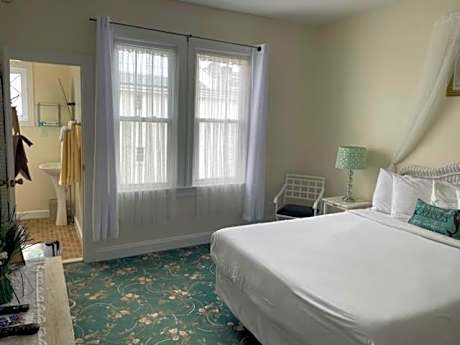 Queen Room - Non-Smoking