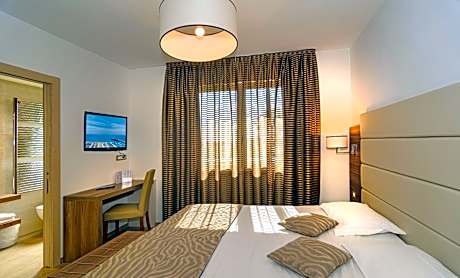 Double Room with Beach Access