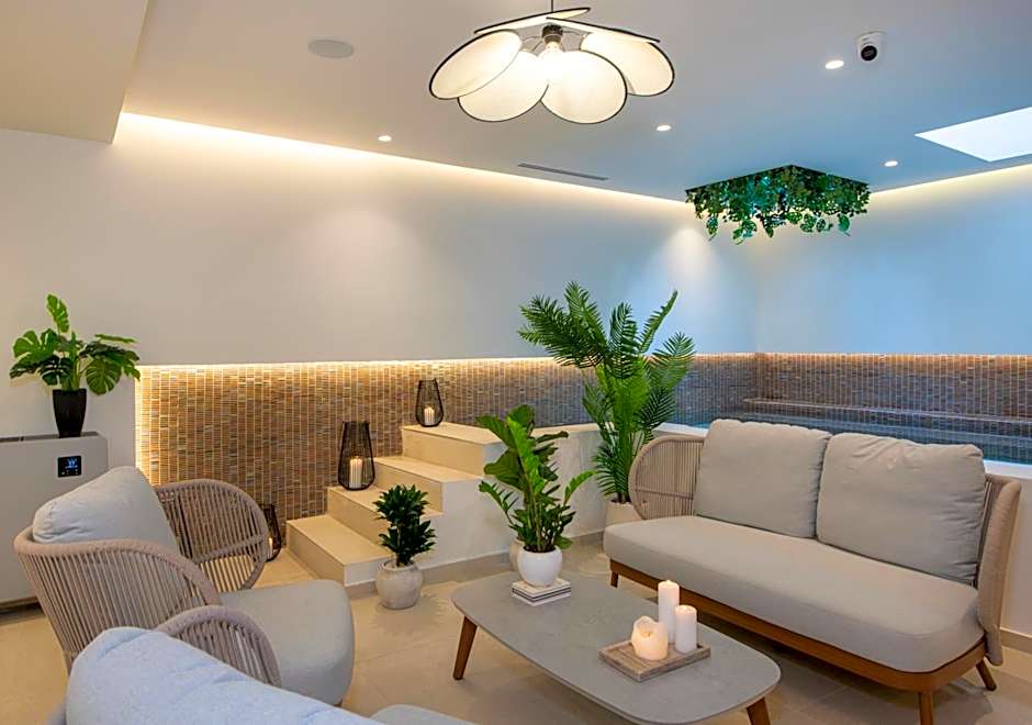 Leonidas Hotel & Apartments