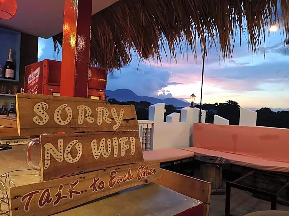 Antwet Backpacker's Inn & Rooftop Bar