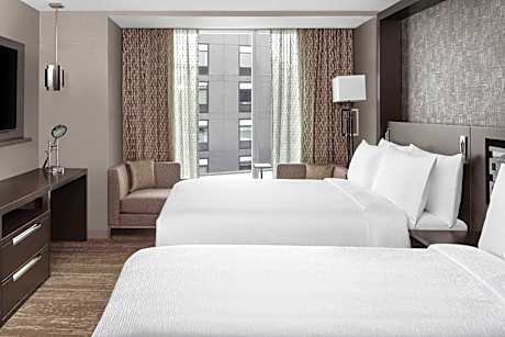 Queen Room with Two Queen Bed, Courtyard view