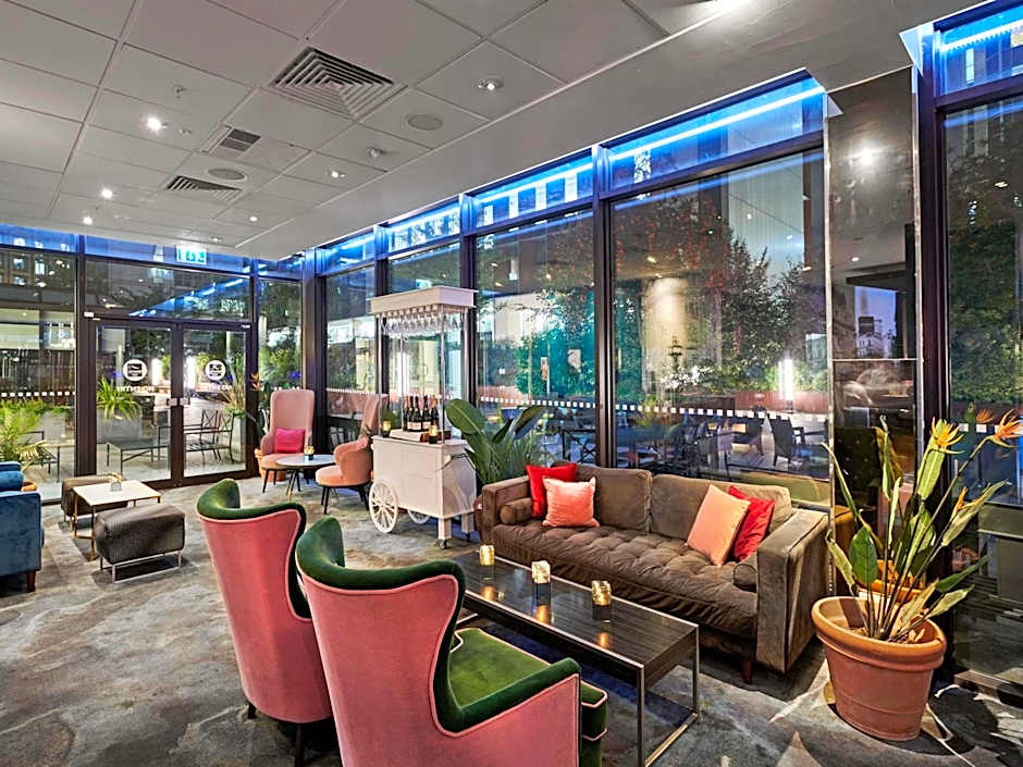 Novotel London West
