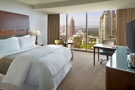 Guest room, 1 King, Skyline view, High floor