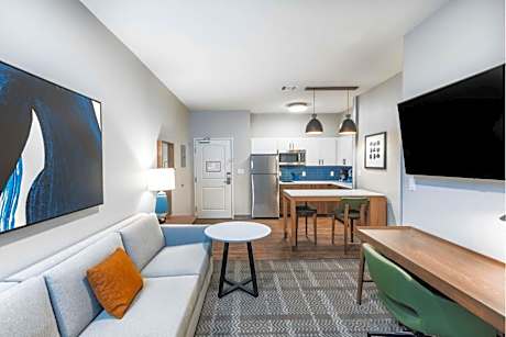 One-Bedroom King Suite