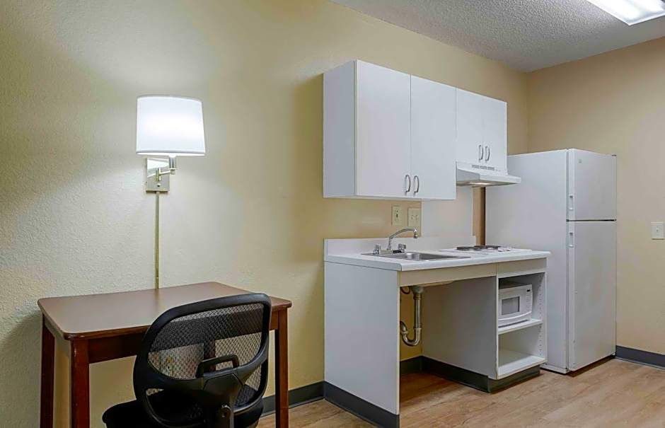 Extended Stay America Select Suites - Raleigh - RTP - 4610 Miami Blvd.