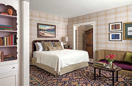 Graduate King Room with Wet Bar