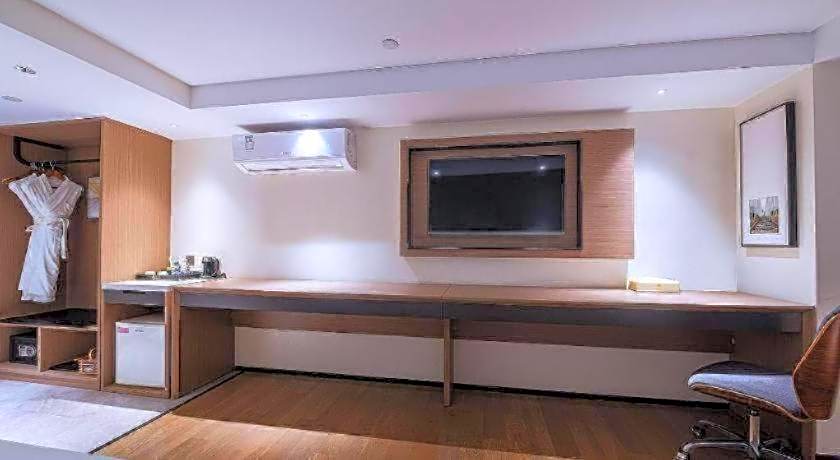 Zhongshan Louis Hotel
