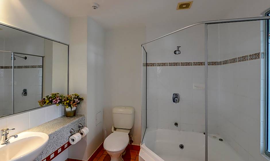 Burnett Riverside Hotel