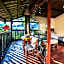 Yangshuo Tea Cozy-Free one way pick up service over 4 nights, English speaking, Yulong river location,Laundry service,Swimming pool, Bicycle rent