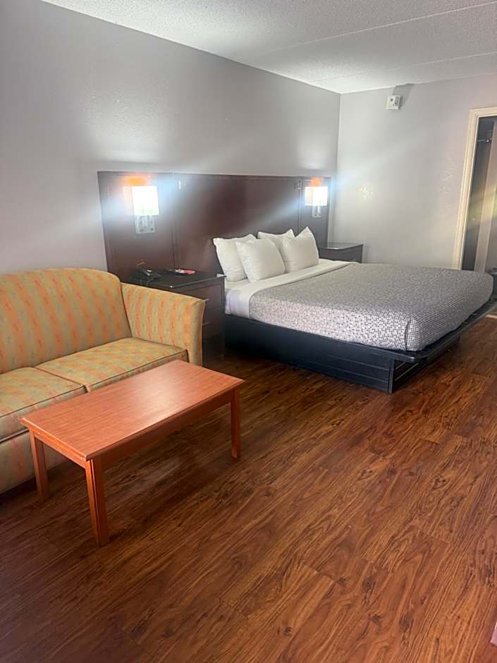 Photo 1 of 4 of 1 King Bed, Accessible, Nonsmoking