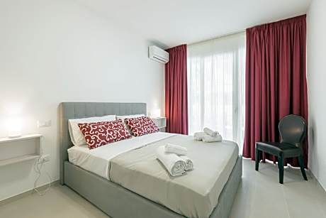 Villa Elena - Two Luxury Suites, garden & fast Wi-Fi near the Sea