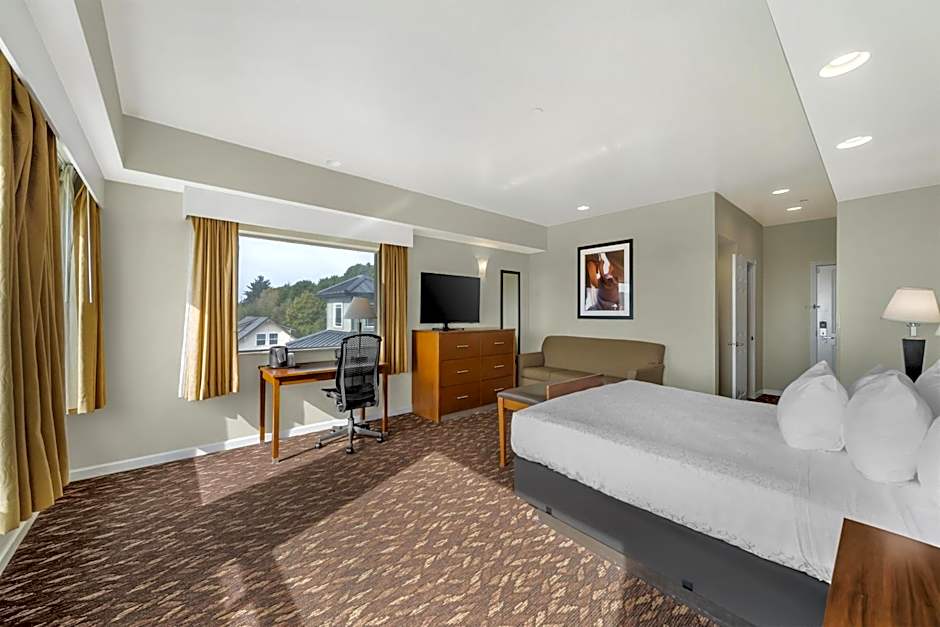 Best Western Plus Northwoods Inn