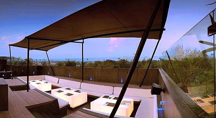 The Lalit Ashok Bangalore Hotel