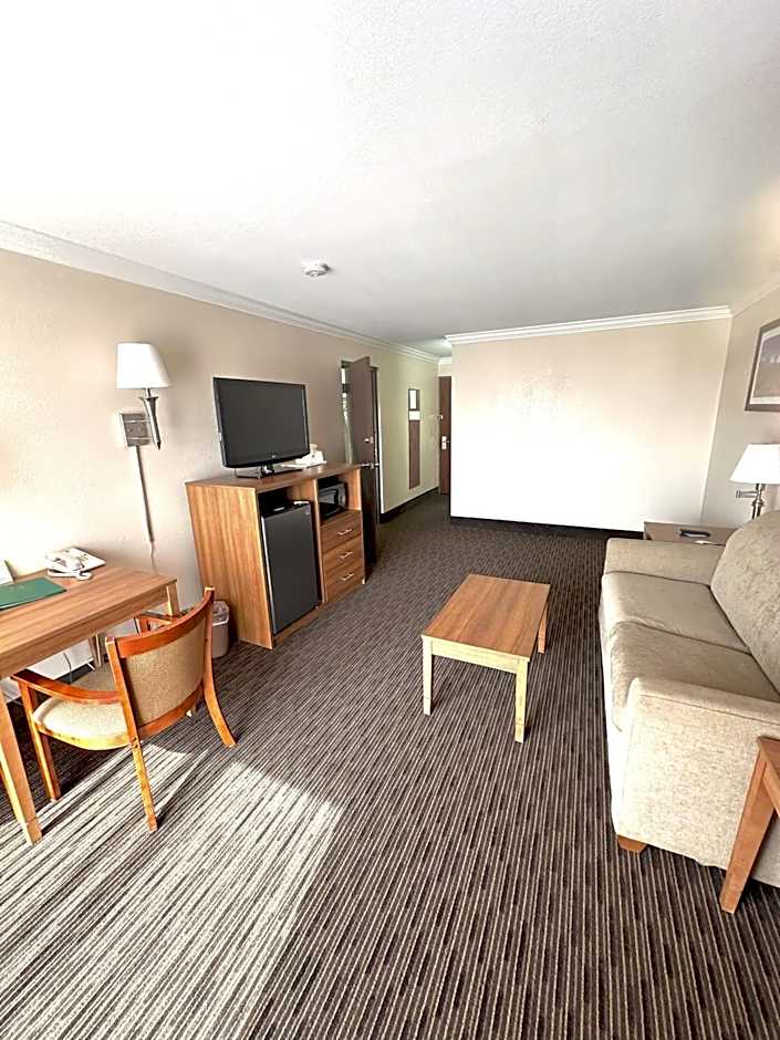 Sunflower Inn & Suites