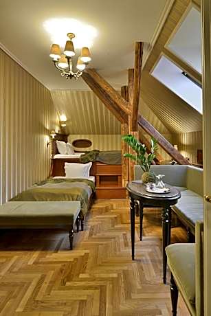 Twin Attic Room