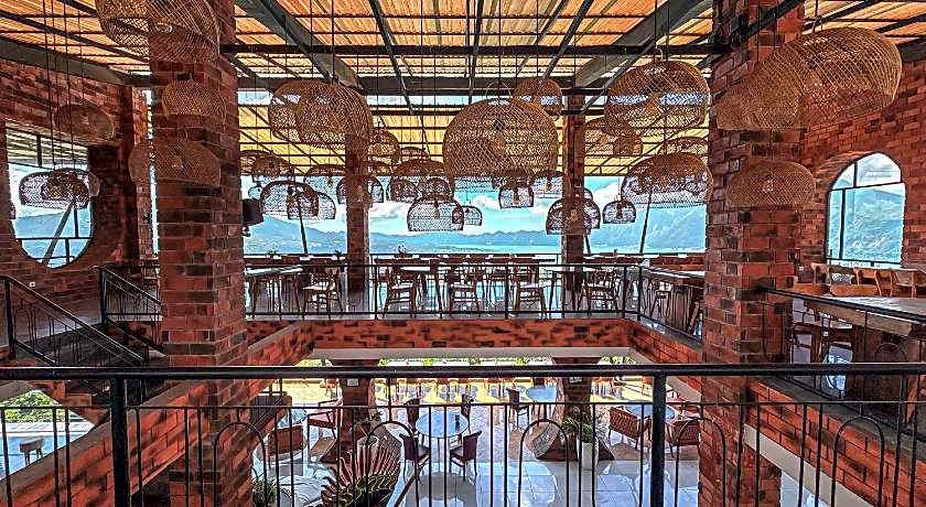 Caldera Hotel & Restaurant