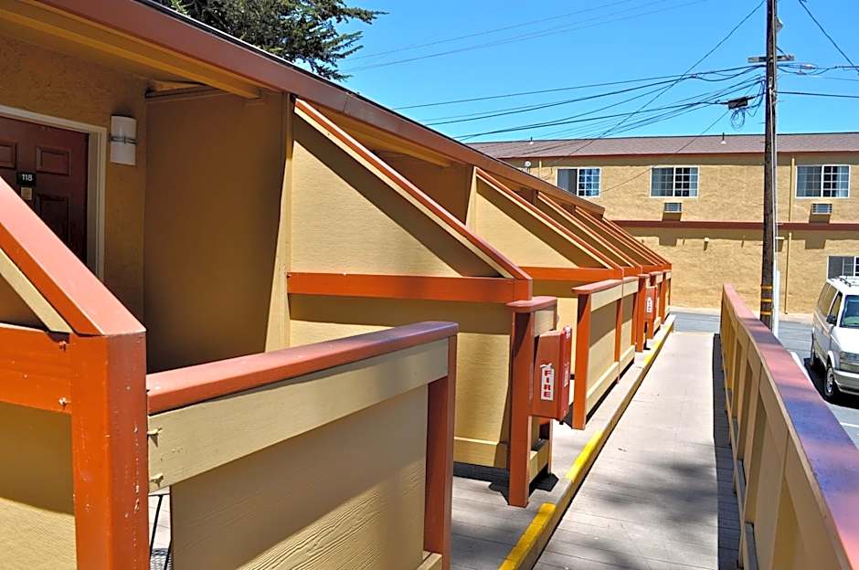 Howard Johnson by Wyndham Santa Cruz