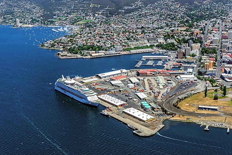 Mantra One Sandy Bay Road