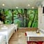 Ken's Backpackers Hotel