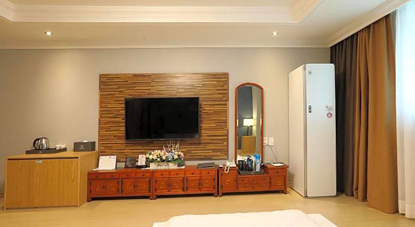 Empire Tourist Hotel