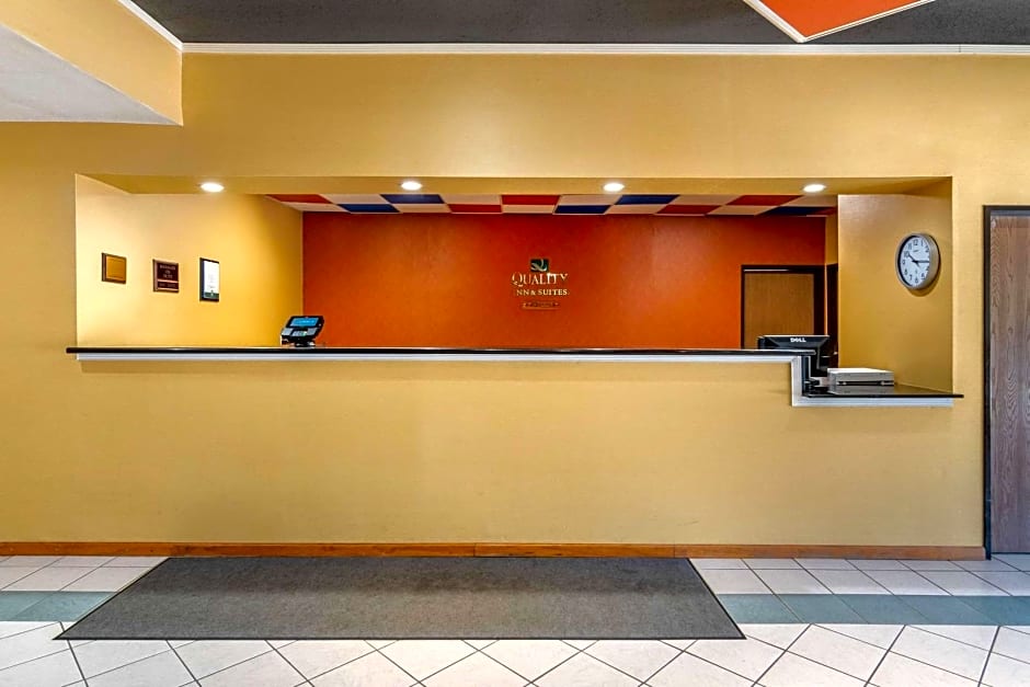 Quality Inn & Suites Lenexa Kansas City