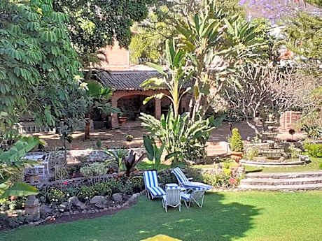 Apartment with Pool View