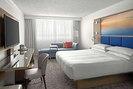 King Room with Roll-in Shower - Mobility and Hearing Accessible