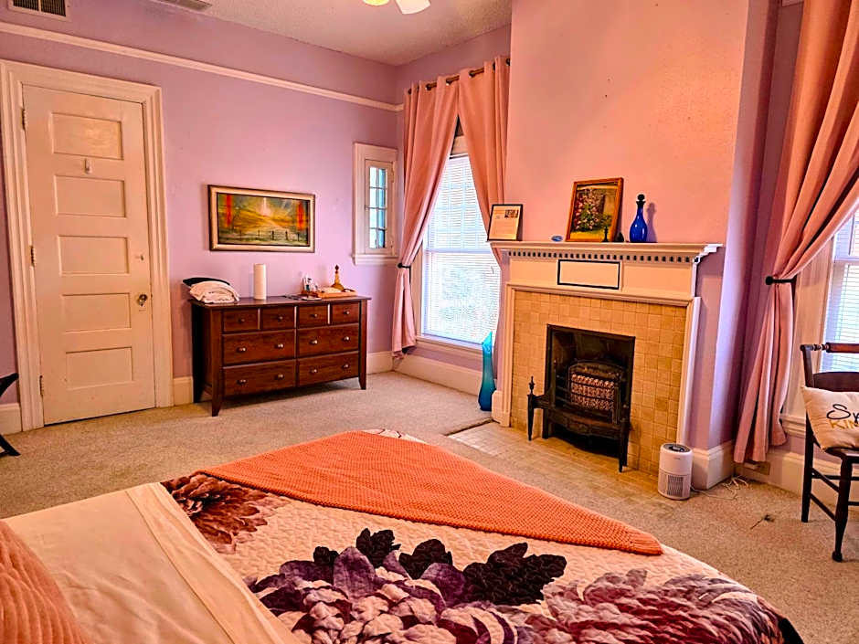 The Kings Throne Inn and Guest House