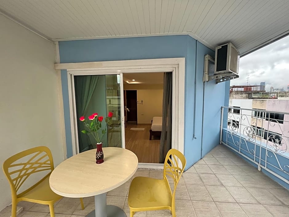 V Check inn Sukhumvit 22