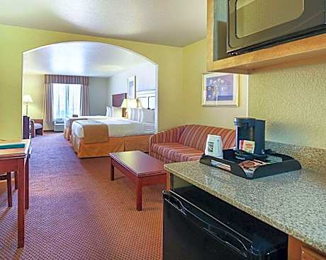 Suite 2 Queen Beds