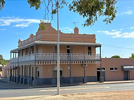 The Club Hotel Collie