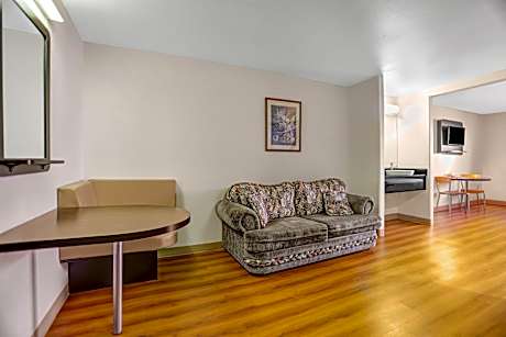 1 King Bed | Suite, Non-Smoking