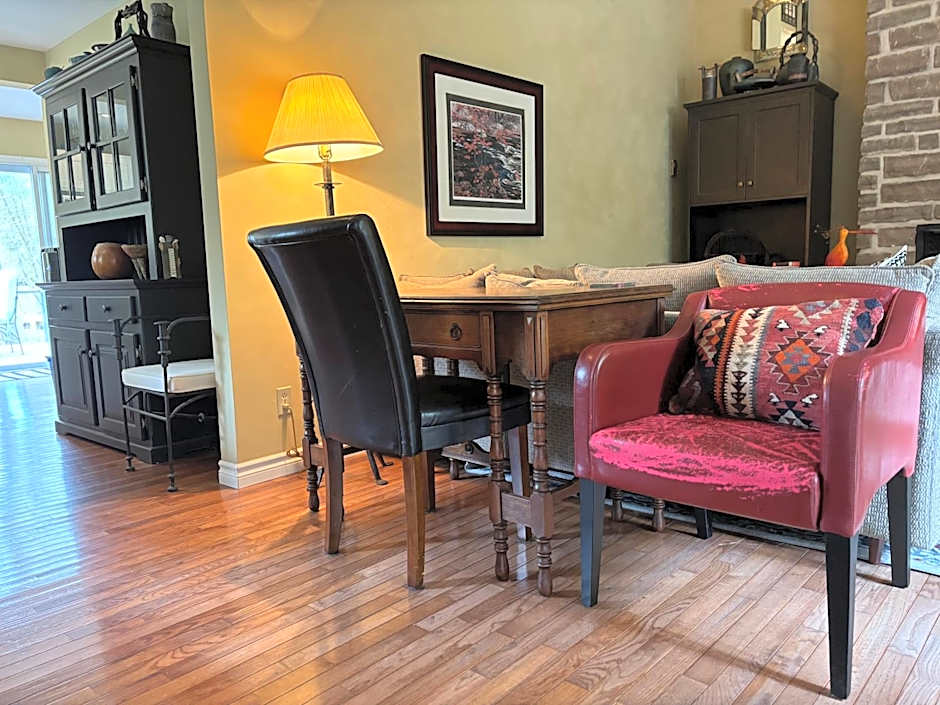 The Louise - Artistic Haven by the Beach