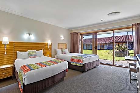 Queen Queen Twin Room