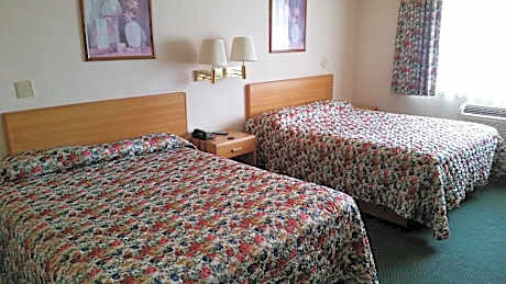 Queen Room with Two Queen Beds - Smoking