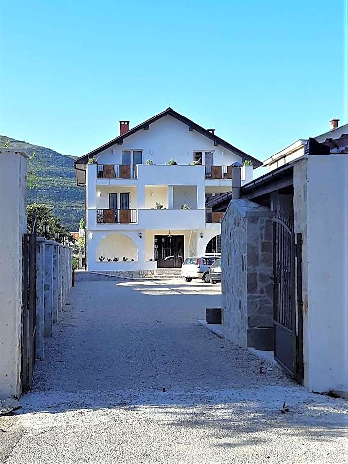 Foto 1 di 50 di Herceg Vila