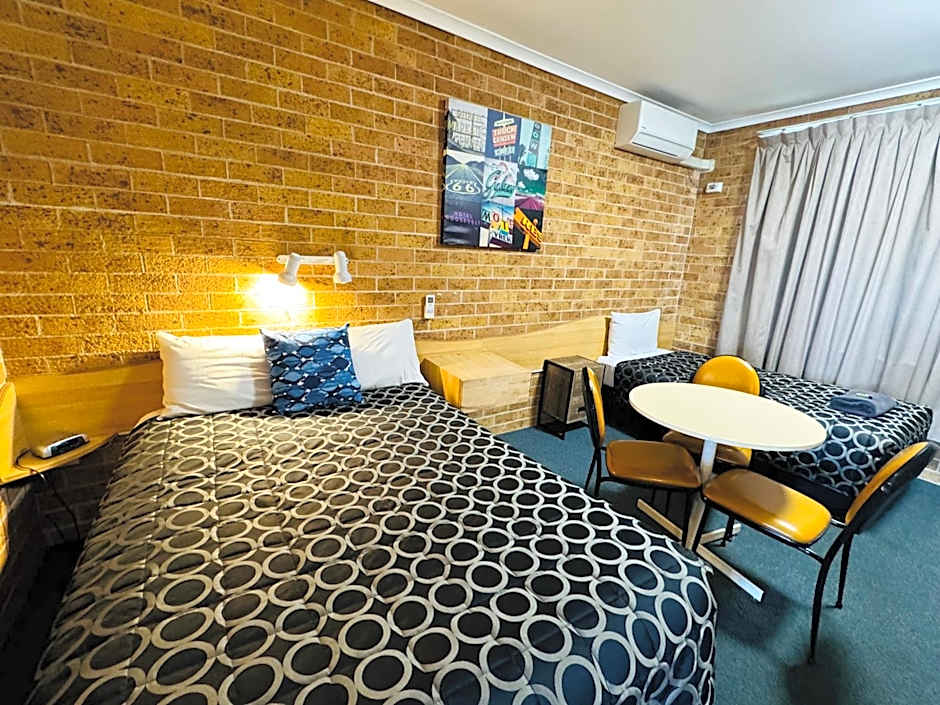 Town and Country Motor Inn