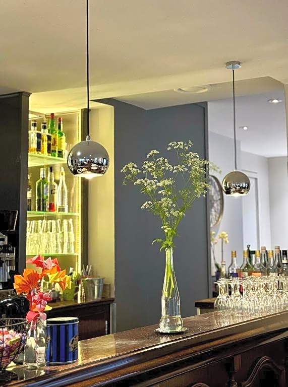 Hotel Paris Vesinet-LogisHotels et Domaine Evenementiel