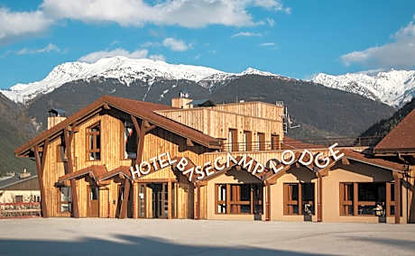 Hotel Base Camp Lodge
