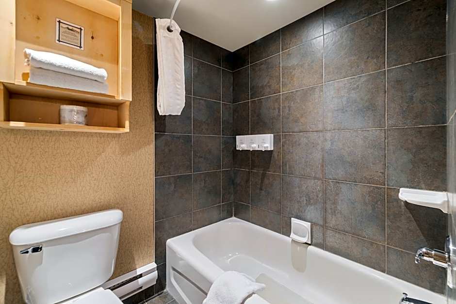 Fox Hotel And Suites