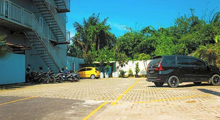 CREW EXPRESS Hotel