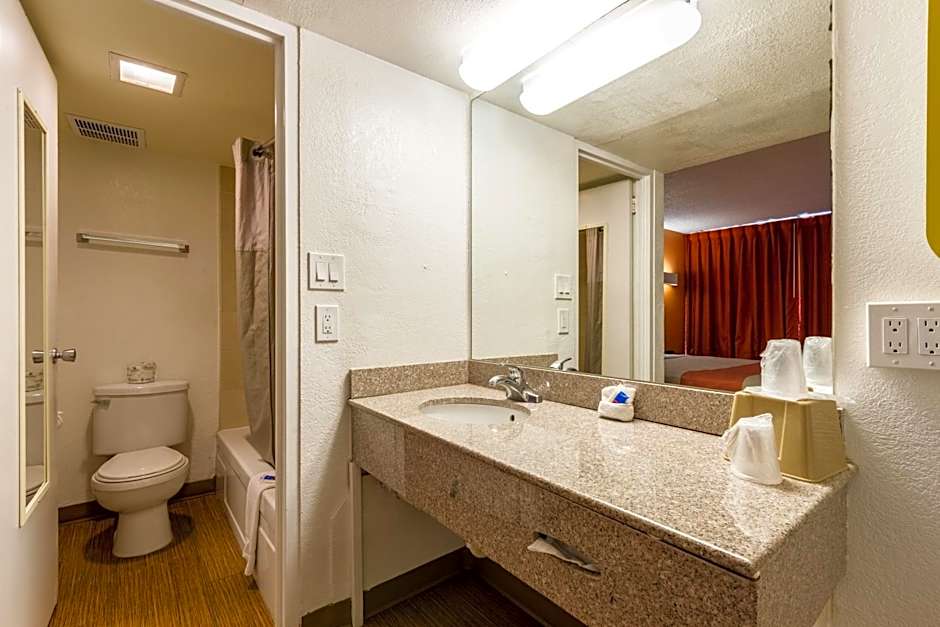 Motel 6 Glendale AZ