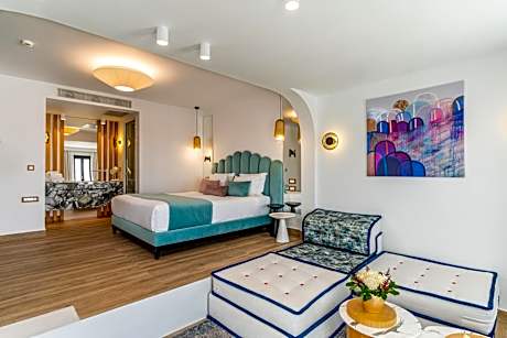 Deluxe Suite with Sea View & Hot Tub