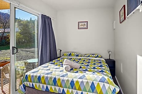 Standard Studio Cabin with Shared Bathroom and Kitchen