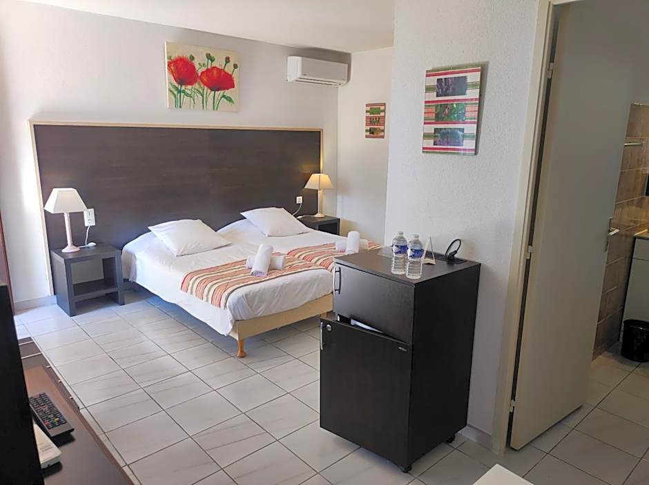 Hôtel et Appart'Hôtel Le Relais Du Val D'Orbieu