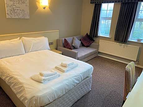 Deluxe Double Room (2 Adults + 1 Child)